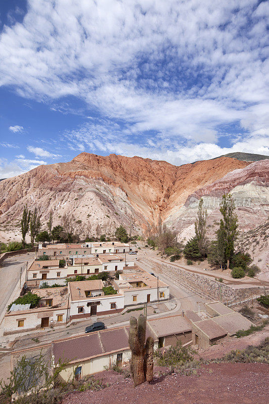 阿根廷的Purmamarca村，位于Quebrada de Humahuaca